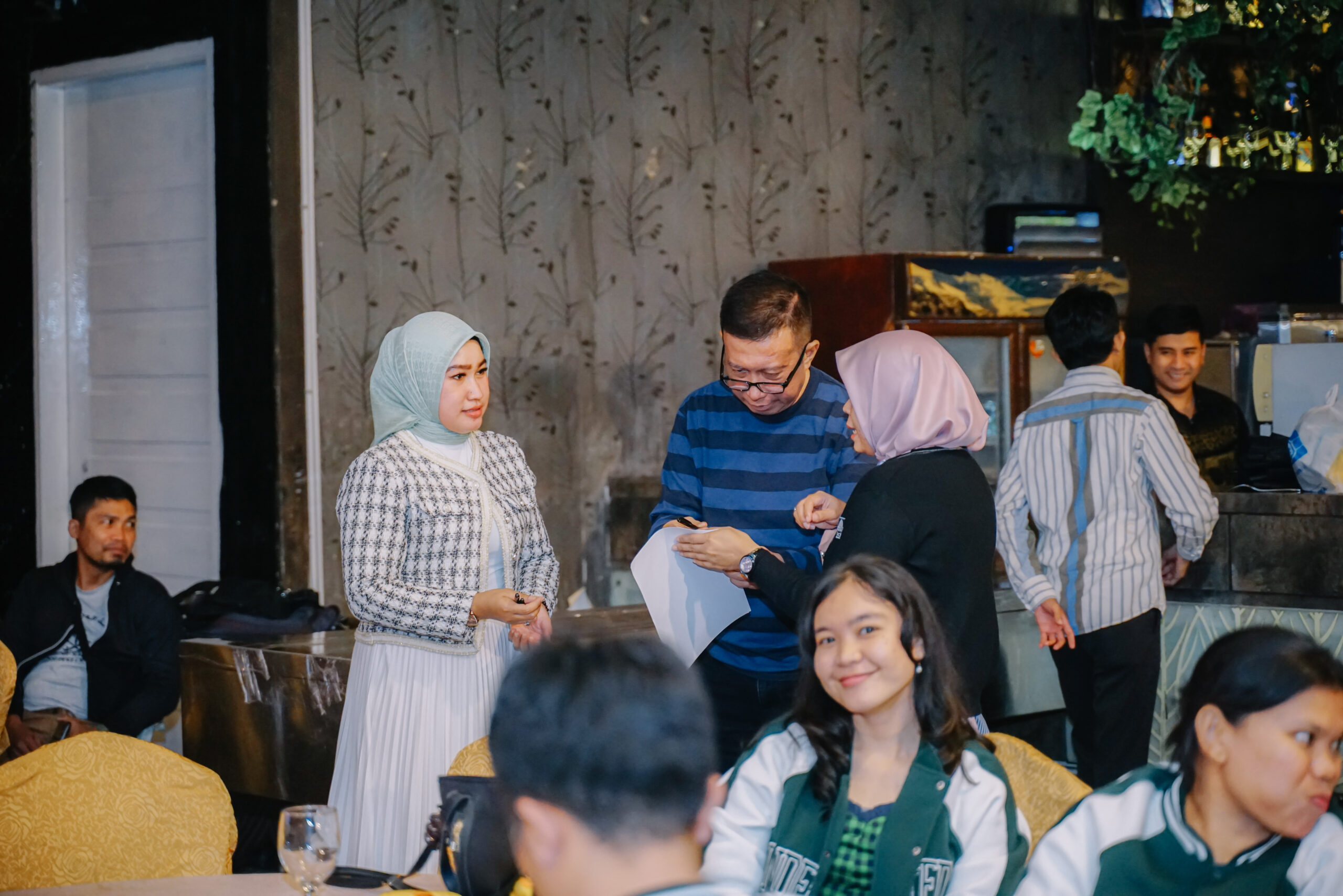 CEO Rindu Tenang Indonesia saat merancang strategi event di Medan.